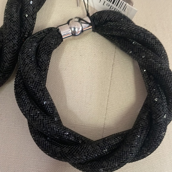 Sparkle! Black Crystal and Netting Necklace and Bracelet set. Great Gift! - Picture 2 of 4